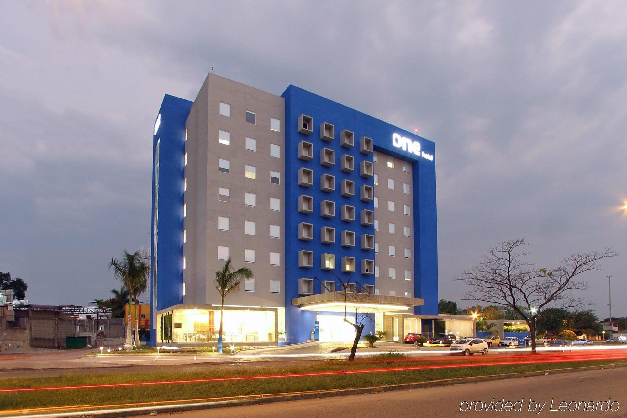 One Villahermosa 2000 Bagian luar foto