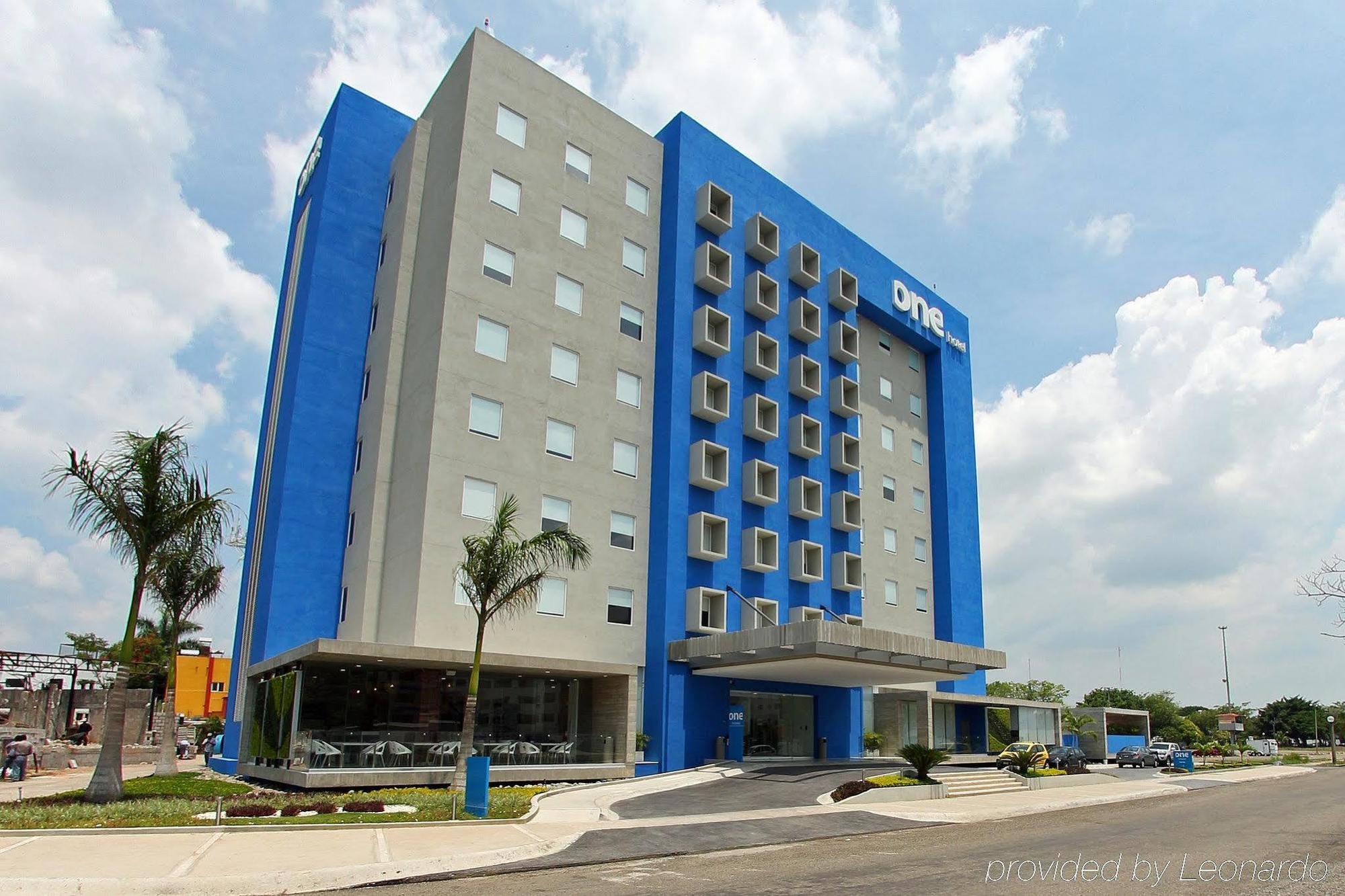 One Villahermosa 2000 Bagian luar foto