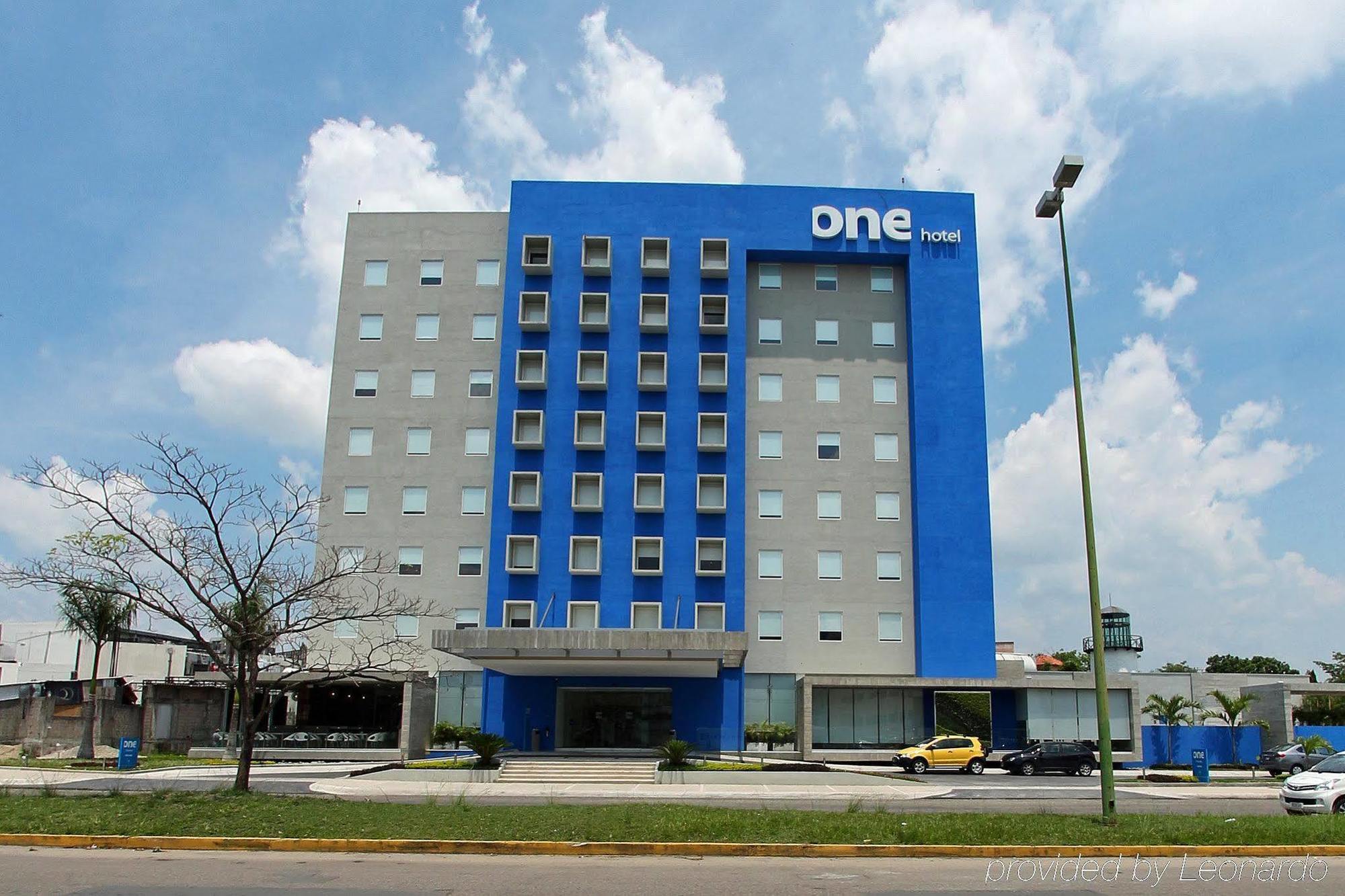 One Villahermosa 2000 Bagian luar foto