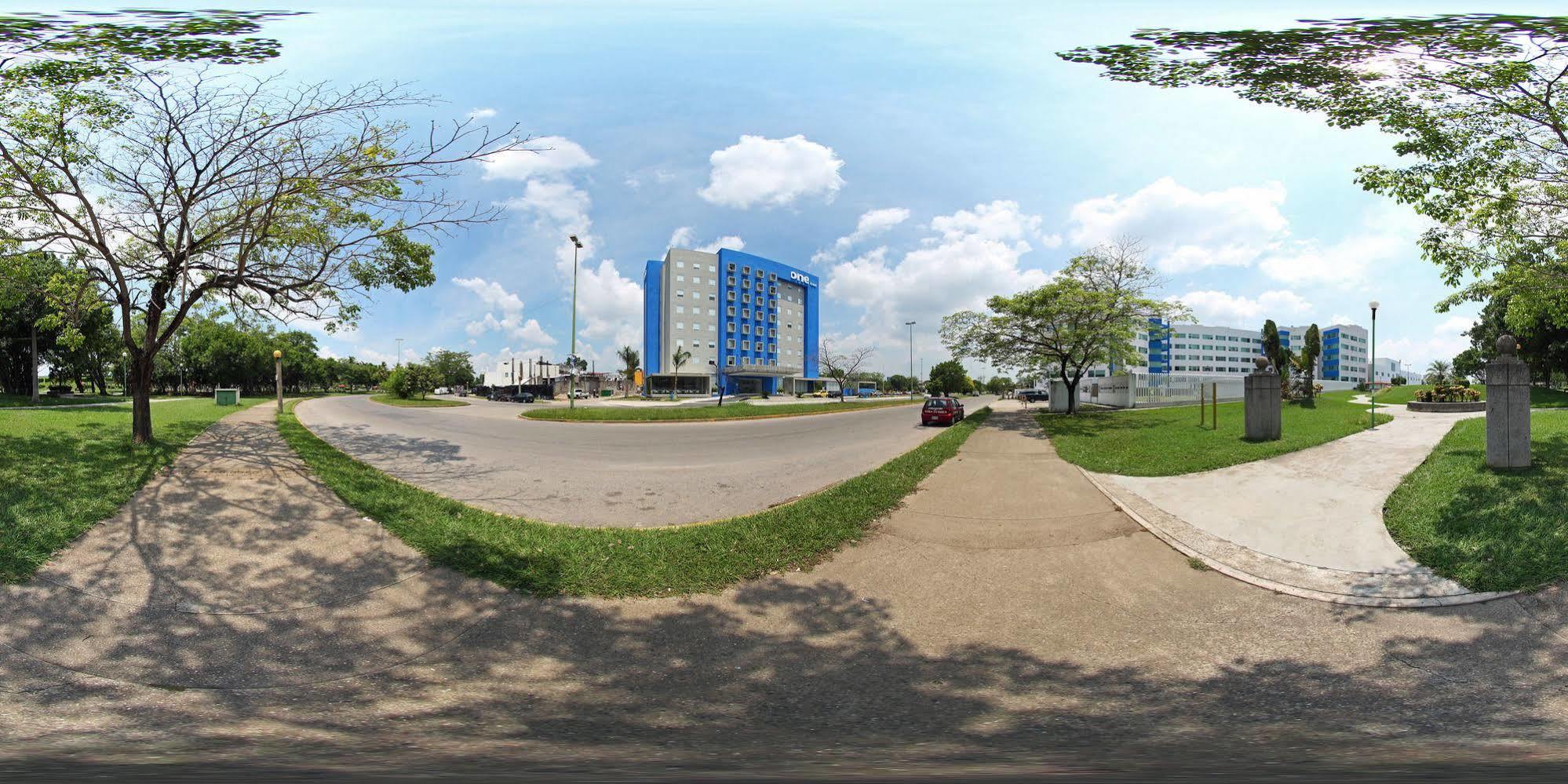 One Villahermosa 2000 Bagian luar foto